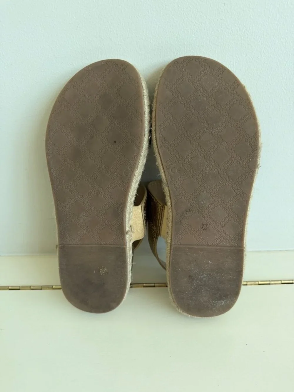 Vionic Metallic Gold Espadrille Sandals Size 5 EU36